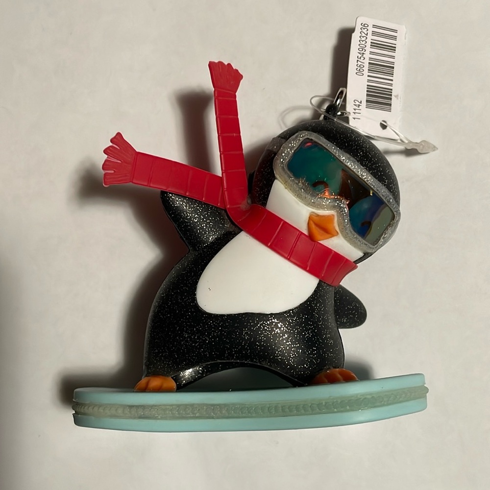 Bath and body Body works Snowboarding penguin hand sanitizer holder NWT